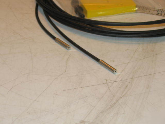 Pair of banner plis-1 plastic fiber optic cable PIFM46U